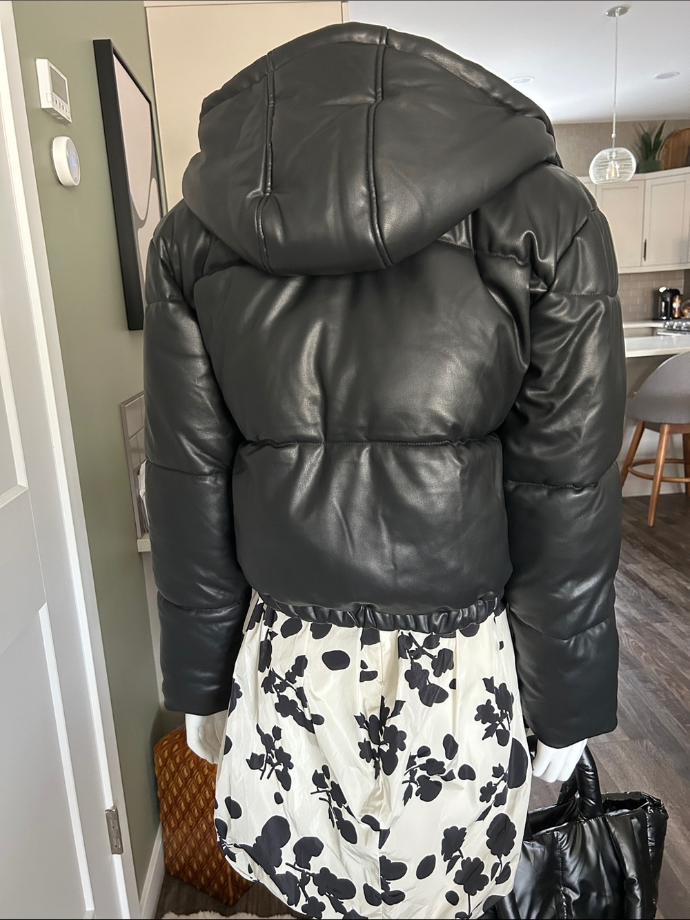 Moncler Apres Ski Ensemble 4 pieces 🖤🖤 - Picture 7 of 16